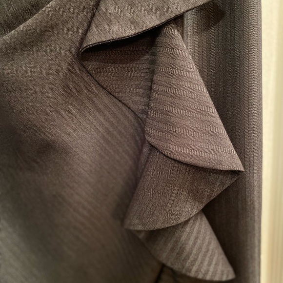 Beautiful Monroe & Main dress. Great office attire with a little flair - Picture 4 of 4